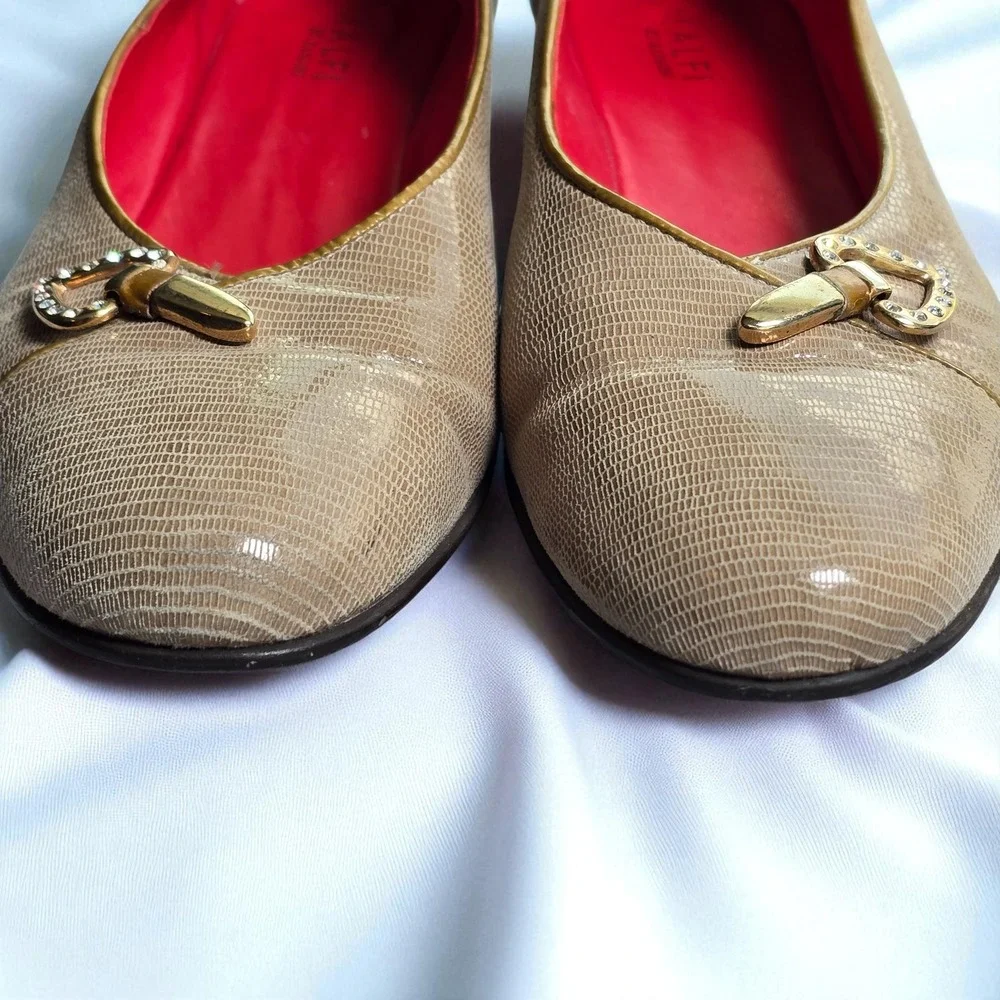 Amalfi by Rangoni Wedge Pumps Woman 8M Tan Heart Rhinestone Detail Made in Italy